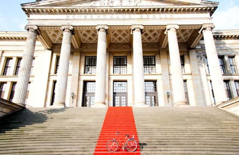 Berlin: Highlights Guided Bike Tour - Nazi-era and Cold War Berlin on the English route