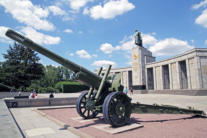 Berlin Highlights in 2 Hours: Express Walking Tour - Two memorials, two different forms of remembrance