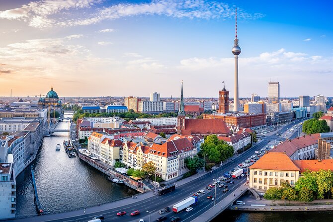 Berlin Highlights Self guided scavenger hunt and Walking Tour - Allow two and a half hours, perhaps three