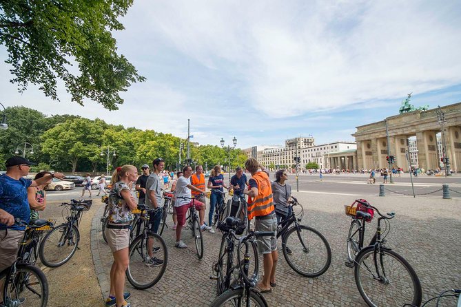 Berlin Highlights Sightseeing Bike Tour in Small Groups - Checkpoint Charlie and the former border