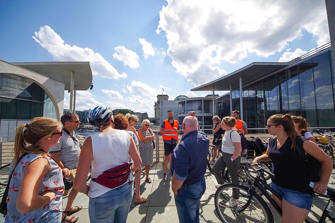 Berlin Highlights Sightseeing Bike Tour in Small Groups - The guides make the difference