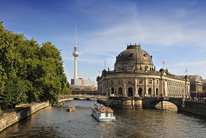 Berlin Highlights Walking Tour - Brandenburg Gate: a strong opening point