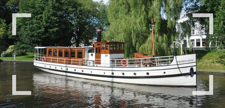 Berlin: Historic Boat Sightseeing City Center Tour - Berlin Cathedral and Museum Island from the Spree