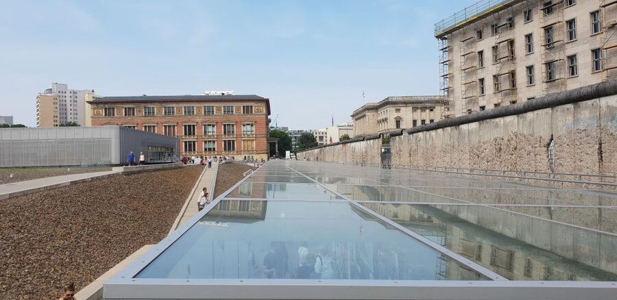Berlin Historical Highlights Walking Tour - Unter den Linden and Bebelplatz reveal older Berlin