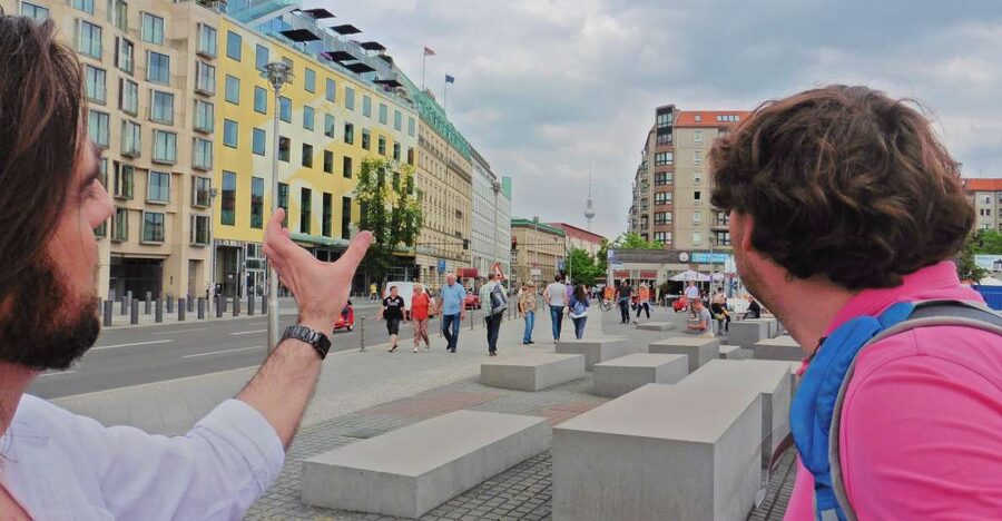 Berlin: Historical Sights & Berlin Wall Tour with a Berliner - Walking the former border by the Berlin Wall