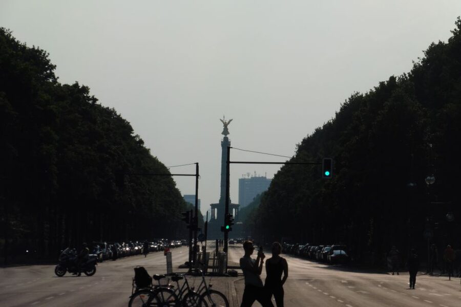 Berlin: Historical Sights & Berlin Wall Tour with a Berliner - Checkpoint Charlie and the moment the Cold War nearly turned hot