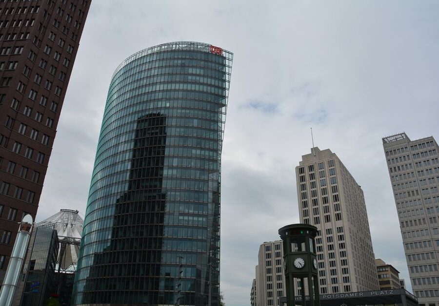 Berlin: Historical Sights & Berlin Wall Tour with a Berliner - The German-language question