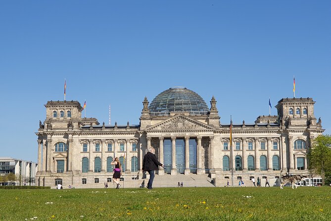 Berlin History Walking Tour with a French-Speaking Guide - Brandenburg Gate, from royal entrance to reunification symbol