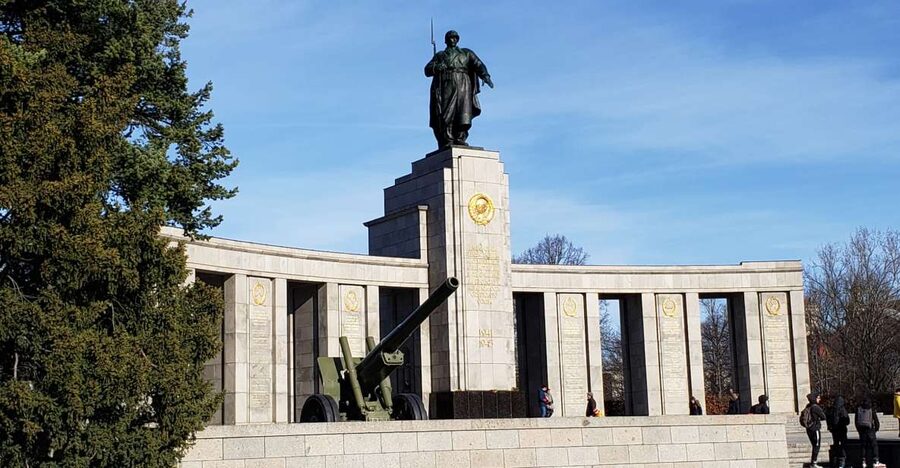 Berlin: Hitler and the Third Reich - a private walking tour - Starting at the Brandenburg Gate