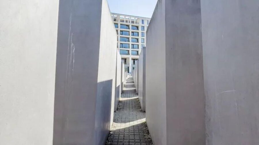 Berlin: Hitler's Berlin The Rise & Fall Guided Walking Tour - The German Finance Ministry and Nazi power