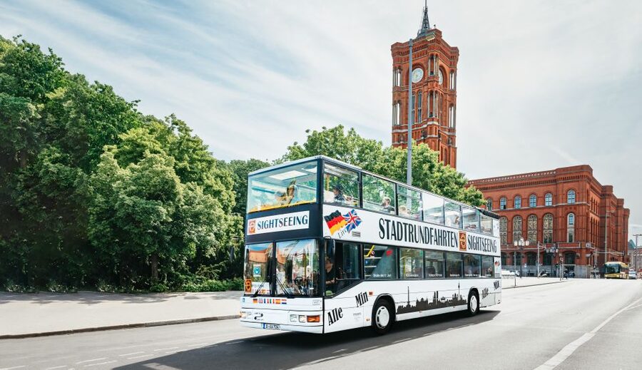 Berlin: Hop-on Hop-off Bus Tour with Live Commentary - Why the live guide changes the ride
