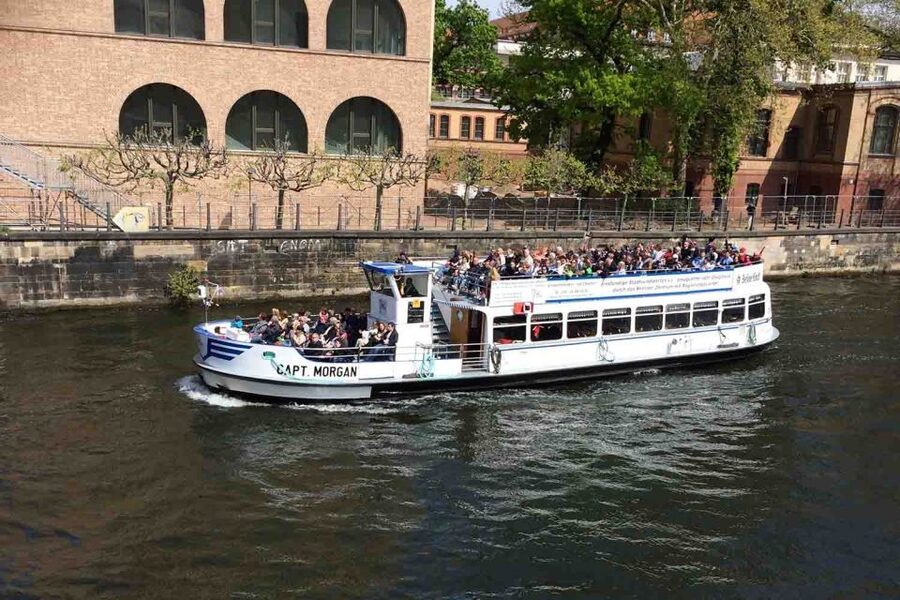 Berlin: Hop-On-Hop-Off Bus with Boat Cruise Option - Why this bus works well for a first day in Berlin
