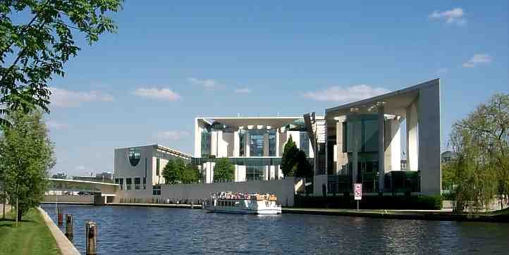 Berlin: Hop-On Hop-Off City Tour by Bus and Boat - From Kurfürstendamm to Potsdamer Platz