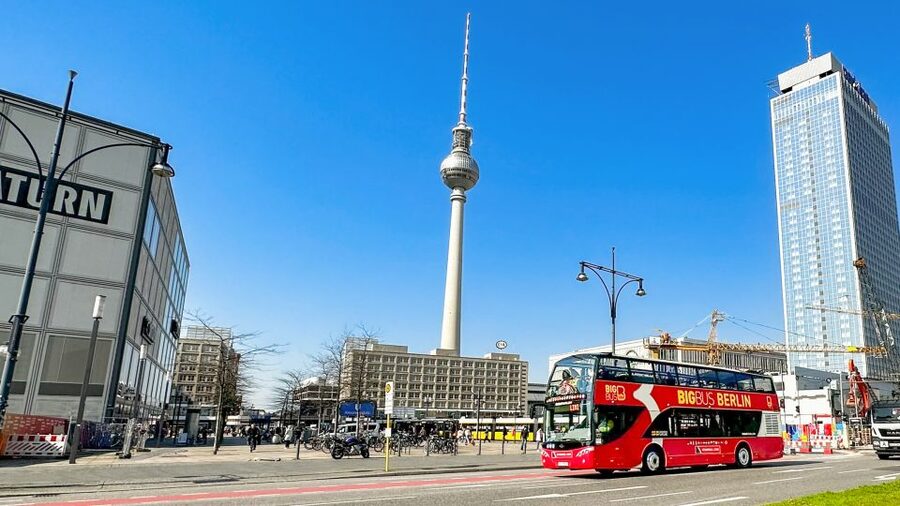 Berlin: Hop-On Hop-Off Sightseeing Bus with Boat Options - Why this bus works well in a spread-out city