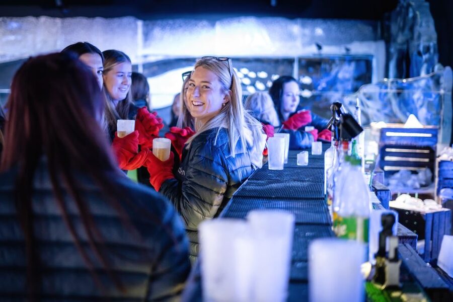 Berlin: Icebar Entrance with Complimentary Drinks - Getting dressed for minus 10°C