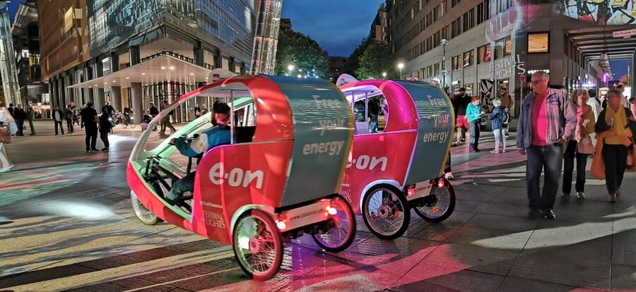 Berlin: Illuminated Berlin by Bike Taxi - Lustgarten and the museum district