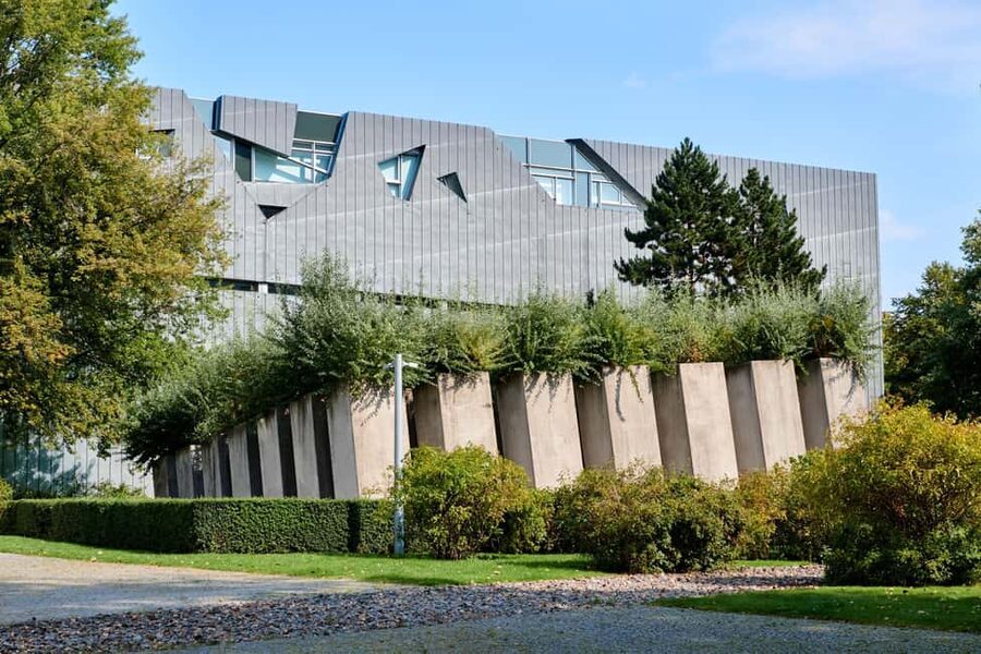 Berlin: Jewish Museum Highlights Tour - English guidance keeps the ideas accessible