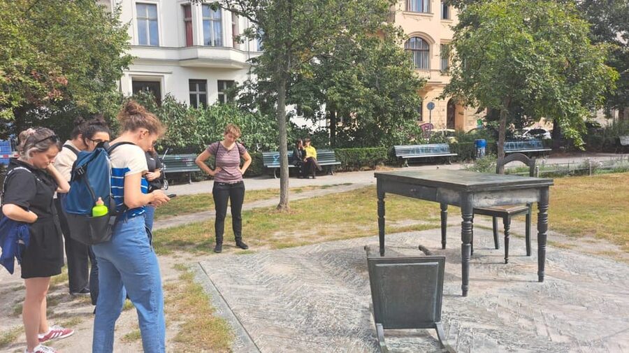 Berlin: Jewish Walking Tour including World War II - The old cemetery and Moses Mendelssohn