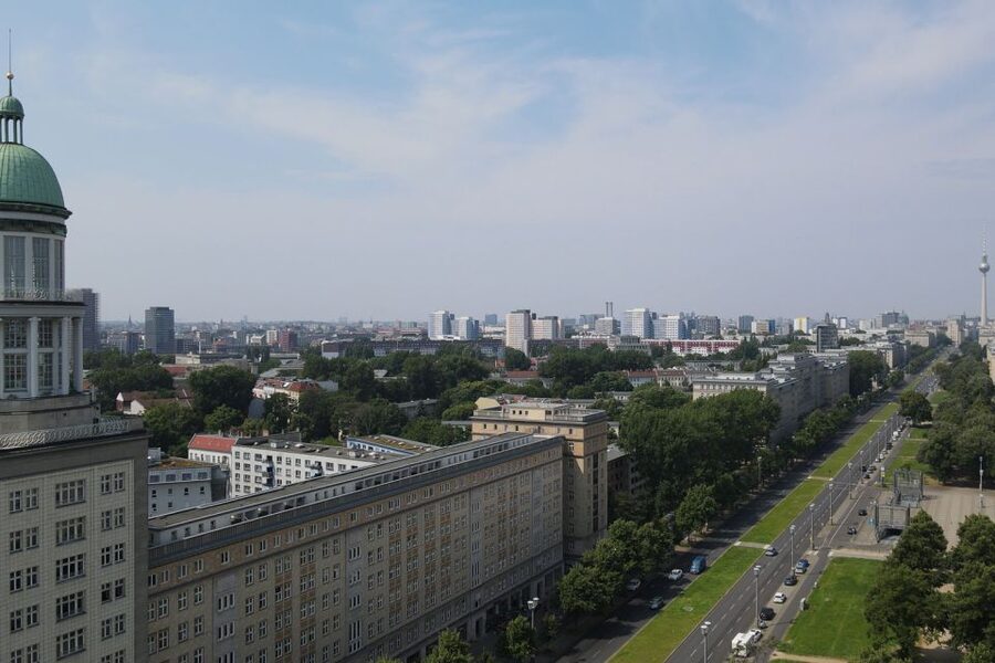 Berlin: Karl-Marx-Allee 2-Hour Tour - Strausberger Platz and the gateway to the socialist city center