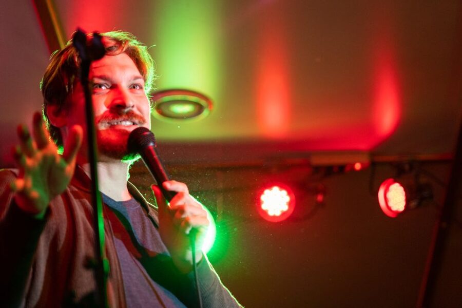Berlin: Laughing Spree Comedy Show on a Boat - The humor is varied, and sometimes dark