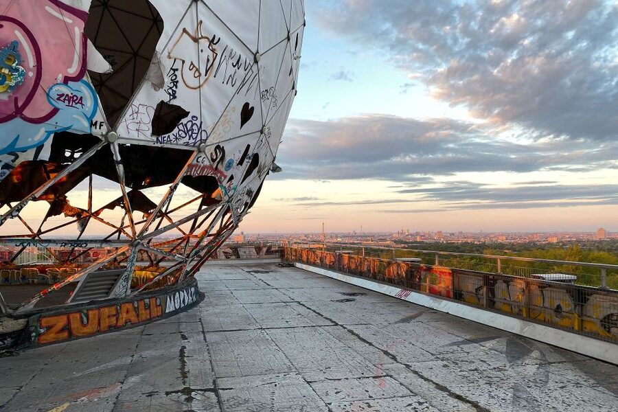 Berlin: Listening Station Teufelsberg Tour with Transfer - A hill built from Berlin’s wartime remains