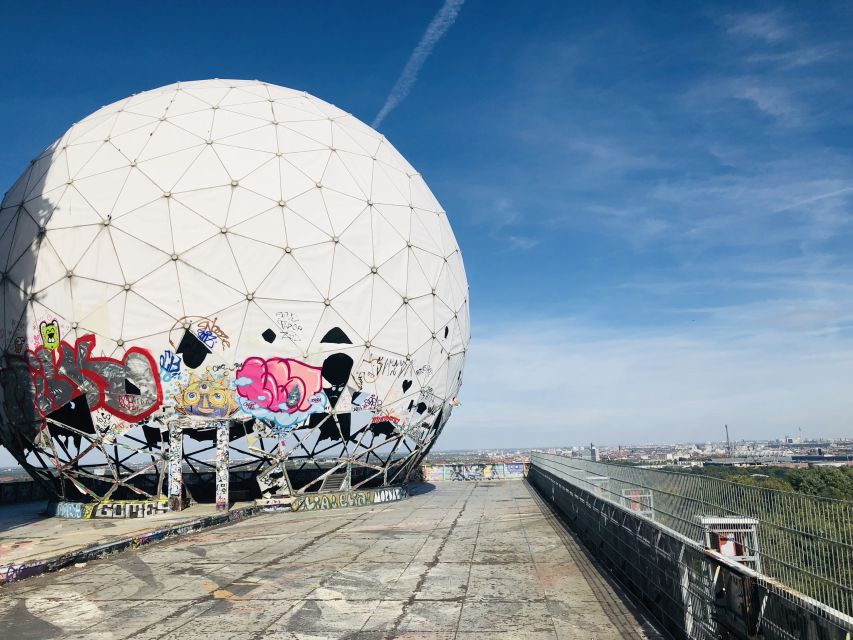 Berlin: Listening Station Teufelsberg Tour with Transfer - Europe’s biggest street art gallery