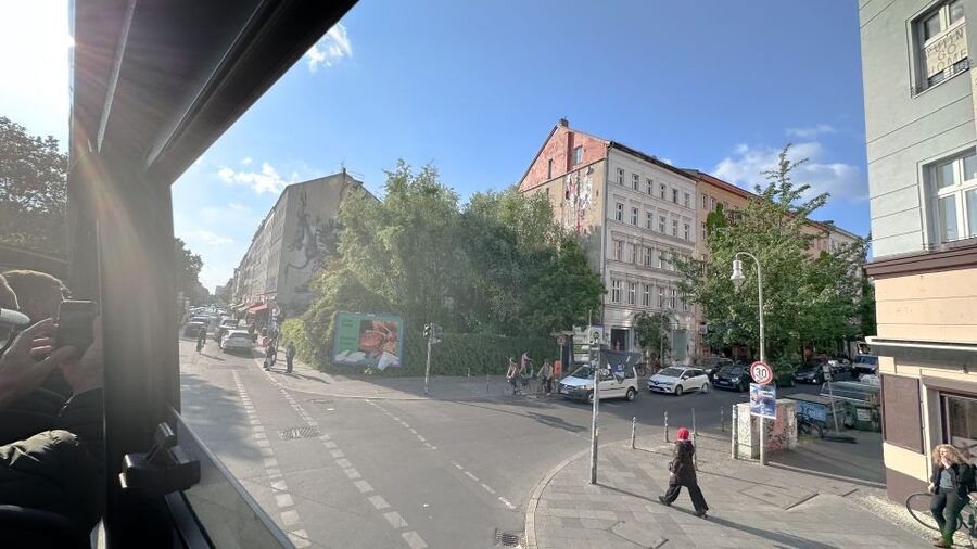 Berlin: Live-Guided Evening Sightseeing Tour by Open-top Bus - Kreuzberg, Nikolaiviertel, and the historic center