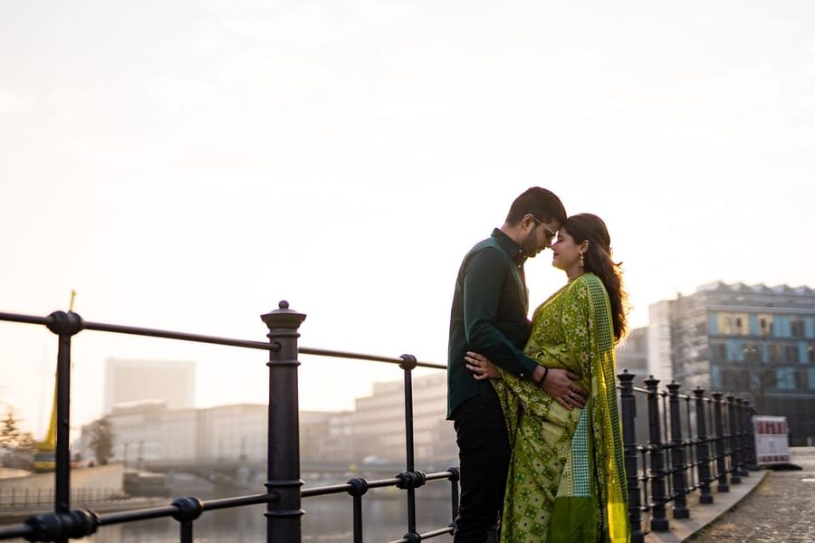 Berlin Love Story: Surprise Proposal Photography Session - Planning the surprise before you arrive