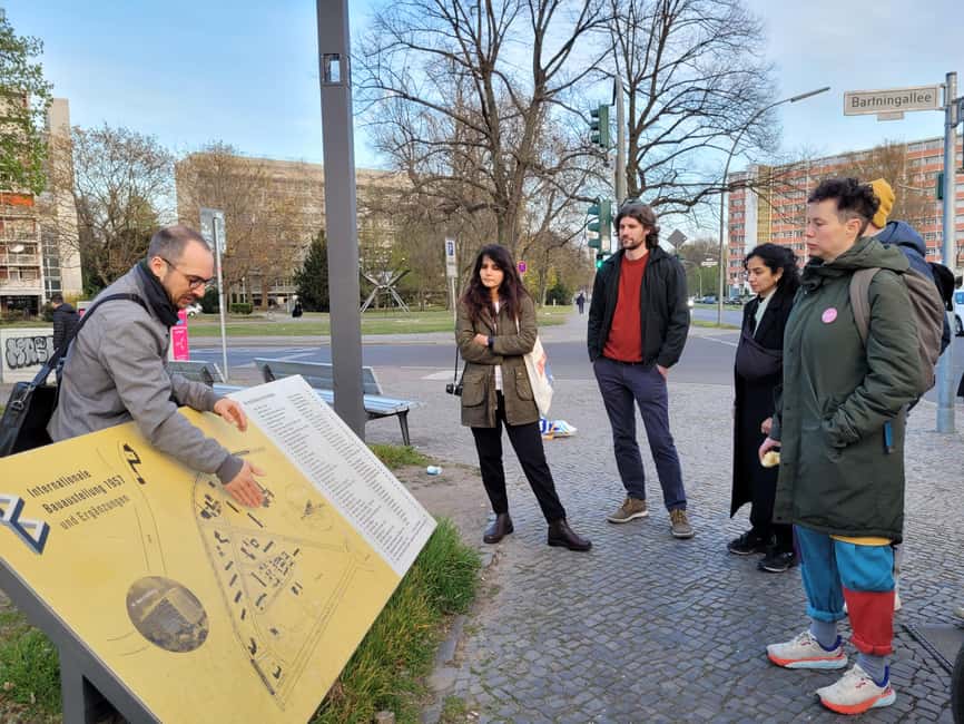 Berlin: Modernist Architecture Tour in the Hansaviertel - Duration, meeting point, and comfort