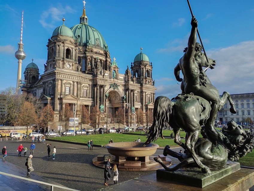 Berlin: Museum Island Guided Walking Tour - Meeting at Rotes Rathaus and entering Nikolaiviertel