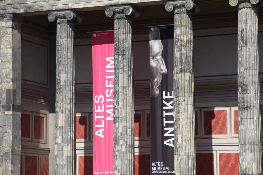 Berlin: Museum Island Tour - The Altes Museum and the Granitschale