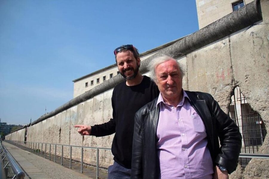 Berlin : Must-see attractions Walking Tour - Checkpoint Charlie and Cold War Berlin