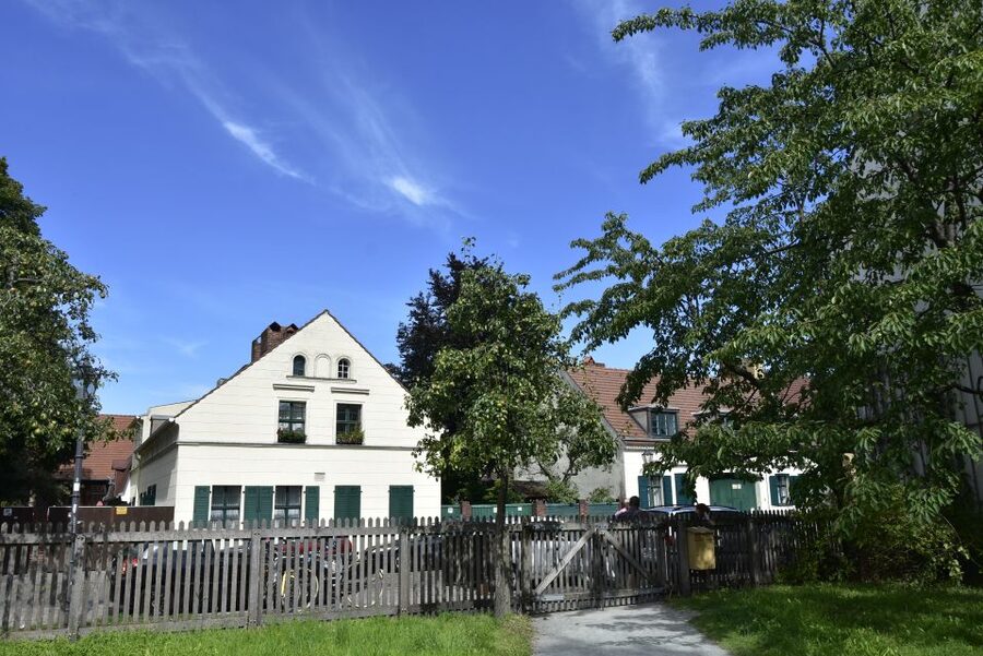 Berlin: Old Neukölln Private Walking Tour - Bethlehemskirche and the story behind the Bohemian quarter