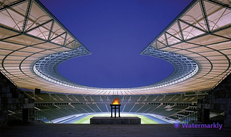 Berlin: Olympia Stadium Entrance Ticket - What an optional guided tour can add
