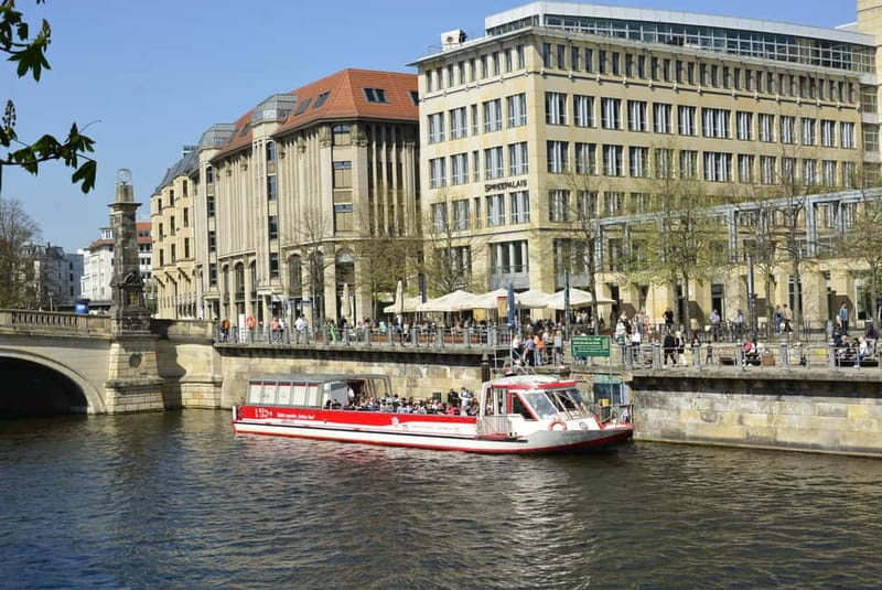 Berlin: Panoramic Boat Tour with Bilingual Audio Guide - A one-hour view of Berlin from the Spree