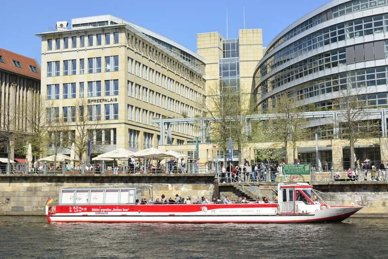 Berlin: Panoramic Boat Tour with Bilingual Audio Guide - Humboldt Forum and Nikolaiviertel from the water