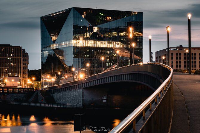 BERLIN PHOTO TOUR with a professional Photographer from Berlin - Cameras, phones, and tripods