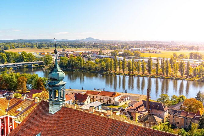 Berlin-Prague One-Way Sightseeing Day Tour - A border crossing with useful regional context