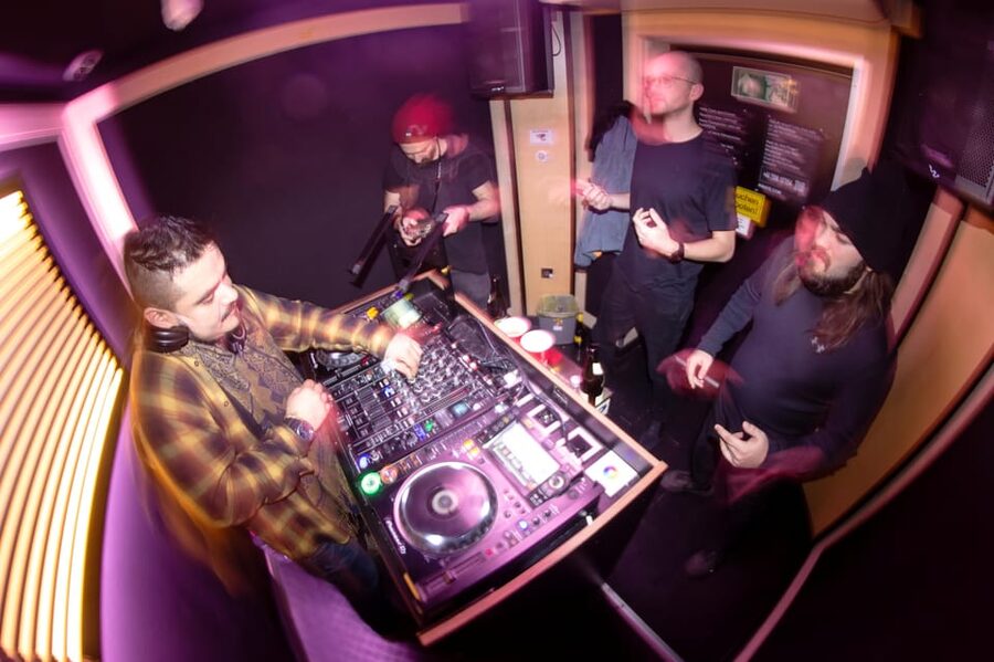 Berlin: Premium Underground Party Tour - Starting at Rigaer Kiosk in Friedrichshain