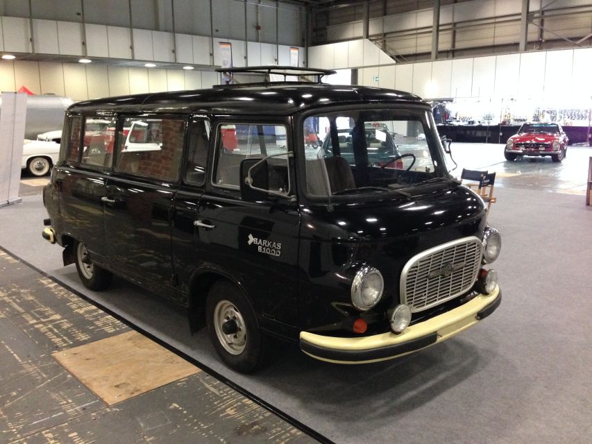 Berlin: Private 2-Hour Sightseeing Tour in Classic GDR Van - Should you book the Barkas B1000 tour?