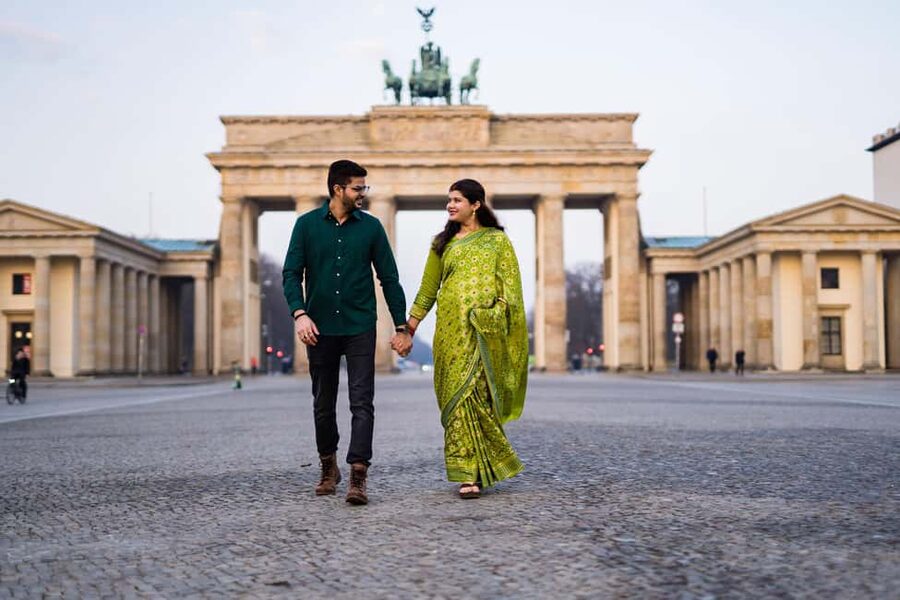 Berlin: Private Photo Session with Professional Photographer - Your photographer does more than press the shutter