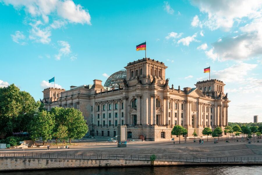Berlin: Private Reichstag and Glass Dome Tour - From the Academy of Arts to Brandenburg Gate