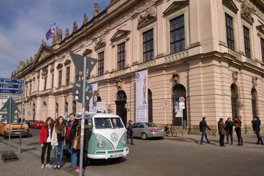 Berlin: Private Sightseeing Tour in Iconic Oldtimer VW Bus - Should you book the 1965 VW Samba tour?