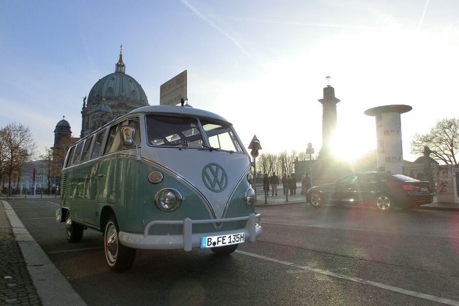 Berlin: Private Sightseeing Tour in Iconic Oldtimer VW Bus - The major landmarks, explained in context
