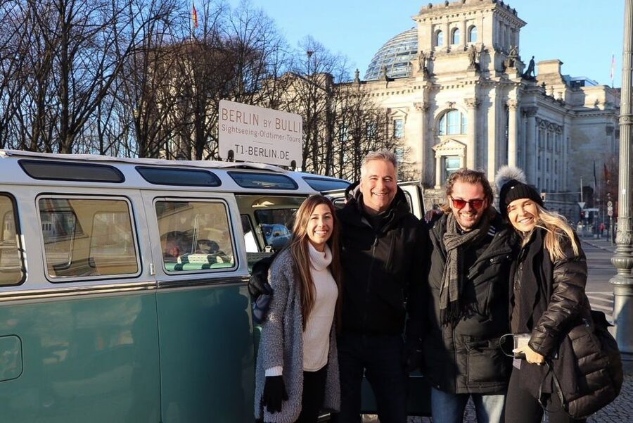 Berlin: Private Sightseeing Tour in Iconic Oldtimer VW Bus - The guide makes the difference