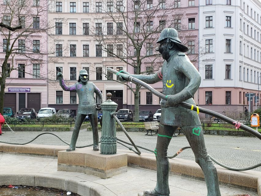 Berlin: Private tour through the district of Kreuzberg - Oranienburger Strasse and the nightlife side