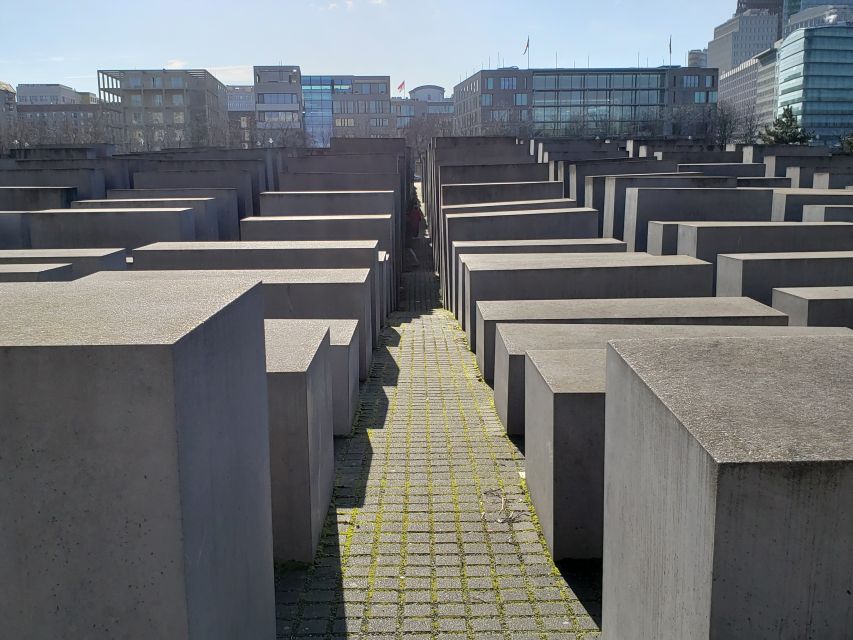 Berlin: Private walking tour through the city center - Starting at Checkpoint Charlie