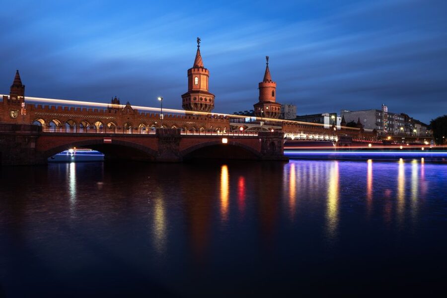 Berlin: Private Walking Tour with a Local - Street art, cafés, and local neighborhoods