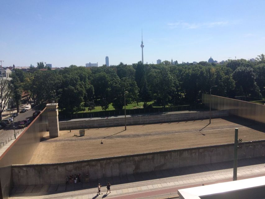 Berlin: Private Walking Tour with a Local Guide - Starting beneath the linden trees