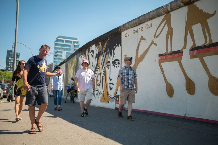 Berlin Reunited and Revived! 3-Hour Alternative Tour - Mitte: from neglected buildings to polished addresses